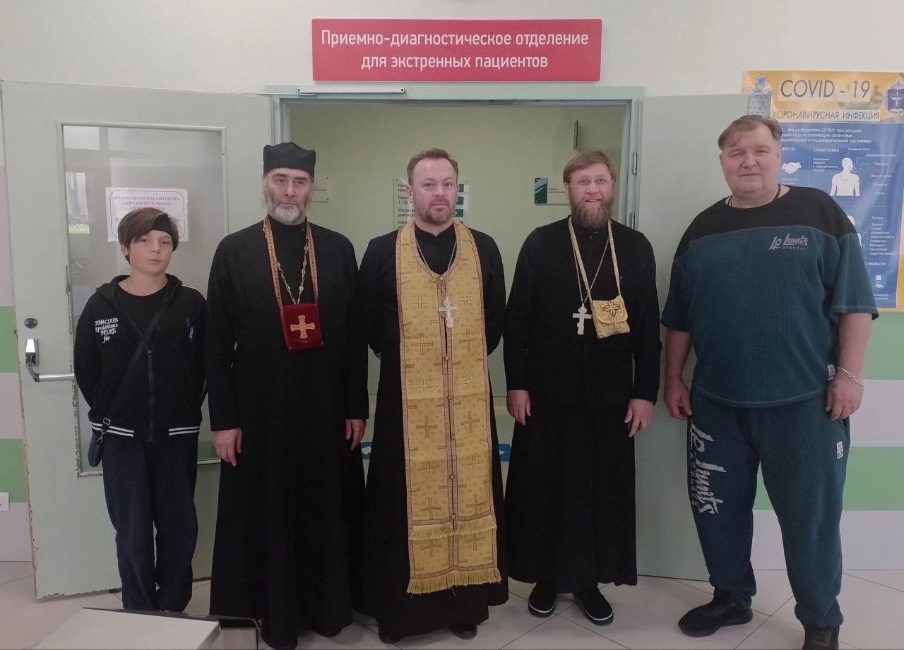 Svyashchenniki_v_gospitale3